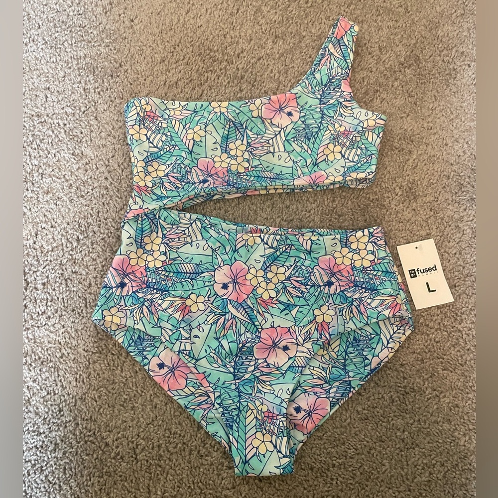 NWT Fused Hawaii Ho'okipa